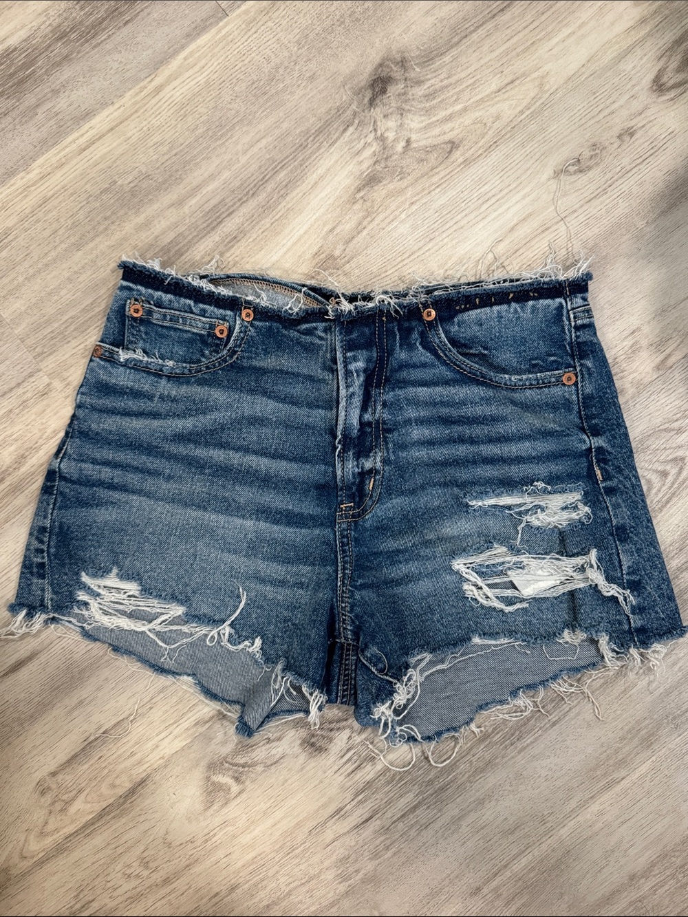 American Eagle Distressed Denim Women’s Shorts size4